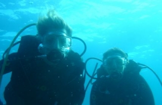  Con el guía de buceo 